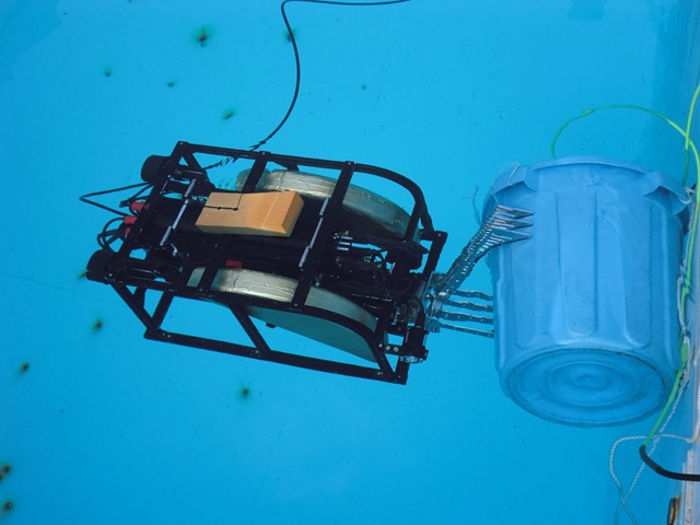 水中グリッパロボット(水中ドローン)