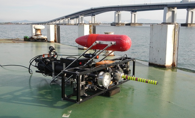自動採泥用水中ロボット(水中ドローン)