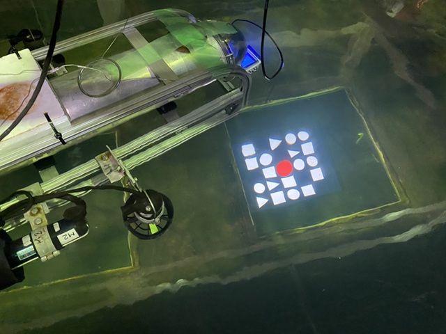 水中ロボット(水中ドローン)操縦支援装置